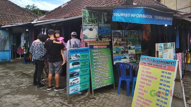 Melipir ke Lombok Penumpang Kapal Pesiar Ini Belanja di Pasar Seni - GenPI.co