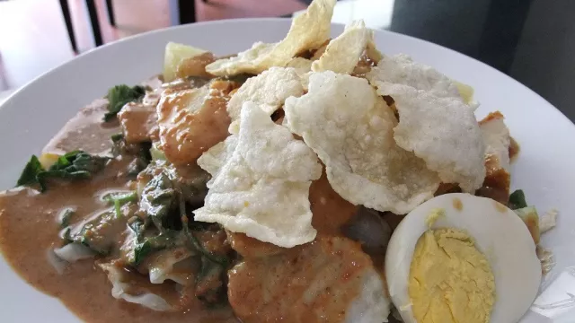 Ada Sajian Gado-gado dan Soto Betawi di Vancouver, Kanada - GenPI.co Ada Sajian Gado-gado dan Soto Betawi di Vancouver, Kanada - GenPI.co