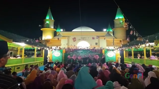 Unik! Tradisi Gantung-Gantung pada Perayaan Isra Miraj di Penyengat - GenPI.co