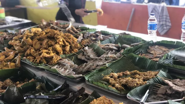 Sajian Nikmat di Warung Nasi Alam Sunda - GenPI.co Sajian Nikmat di Warung Nasi Alam Sunda - GenPI.co