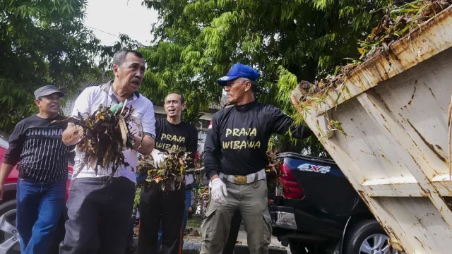 Gubernur Riau Ikut Gotong Royong Bersihkan Sampah di Jalan - GenPI.co