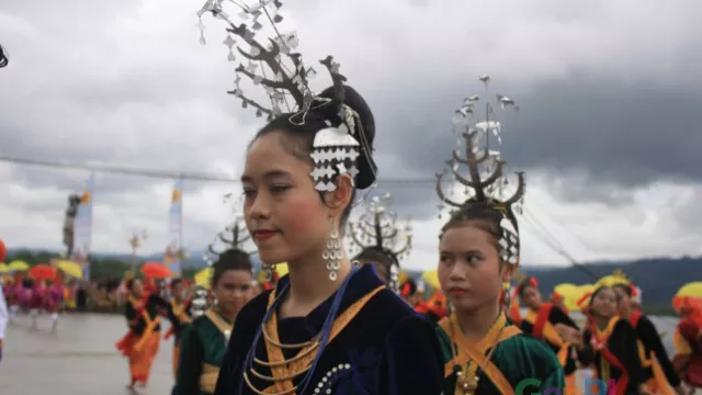 Festival Teluk Jailolo Tampilkan Kolaborasi Suku Asli dan Pendatang di Halmahera Barat - GenPI.co