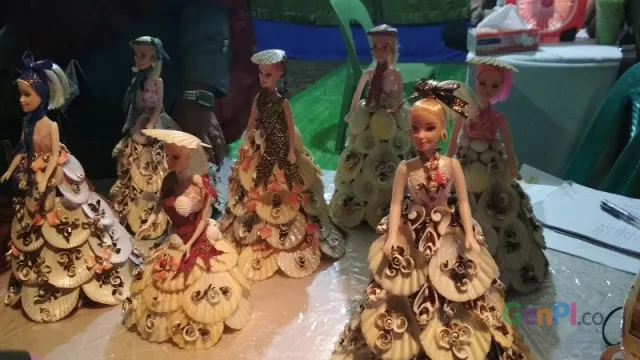 Unik, Barbie Bergaun Kerang Tampil Cantik - GenPI.co Unik, Barbie Bergaun Kerang Tampil Cantik - GenPI.co
