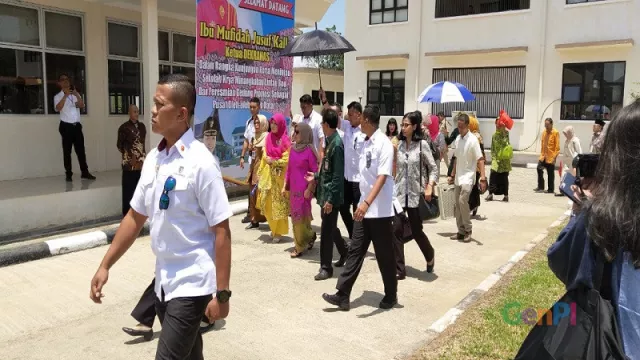 Mufidah Jusuf Kalla Minta Kepala Daerah Melestarikan Budaya Tenun - GenPI.co