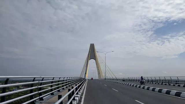Duh, Seratusan Baut Jembatan Siak IV Hilang Dicuri Orang - GenPI.co
