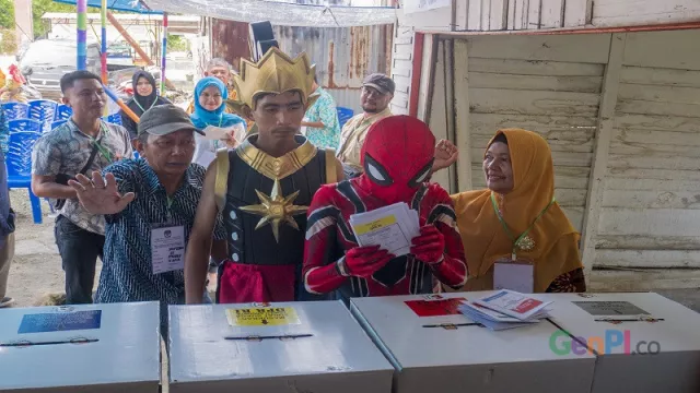 Gatotkaca dan Spiderman Ikut Nyoblos Pemilu di Pekanbaru - GenPI.co