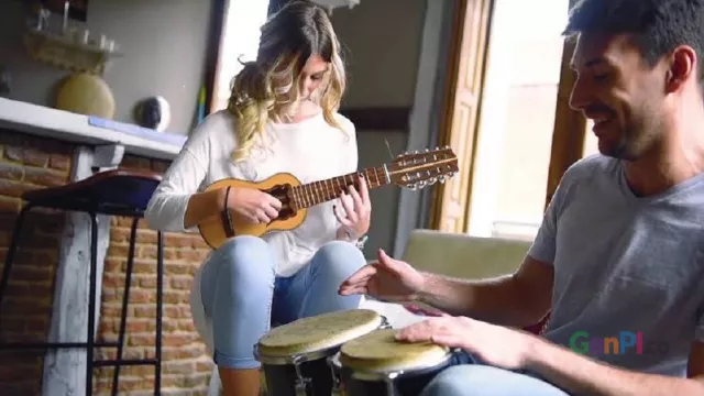 Wow! Bermain Musik Ampuh Bikin Pasangan Makin Lengket - GenPI.co