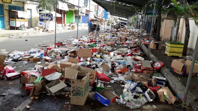 Sampah Bekas Pasar Senggol Dikeluhkan Warga Gorontalo - GenPI.co