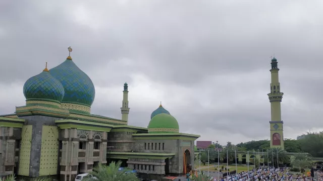 Ribuan Umat Islam Salat Idul Fitri di Masjid An Nur, Pekanbaru - GenPI.co