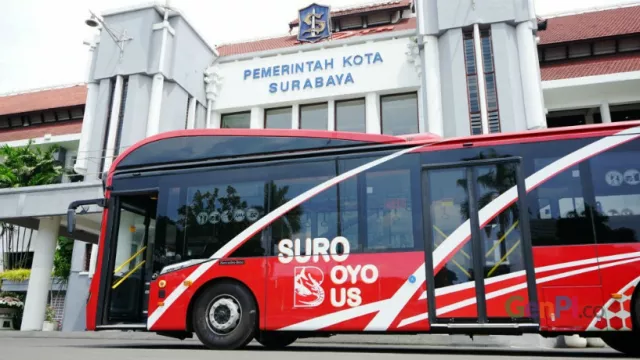 Cuma di Surabaya, Naik Bus Bayarnya Pakai Botol Bekas - GenPI.co