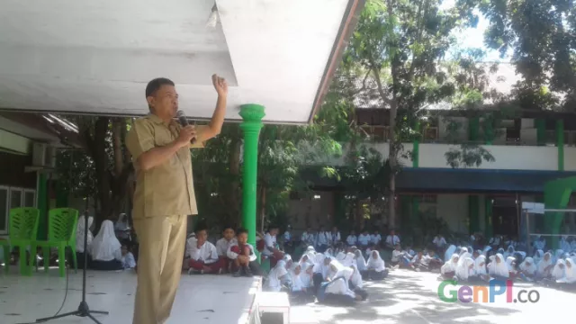 Usai Viral Video Siswa Hirup Lem, Sekolah Beri pembinaan - GenPI.co