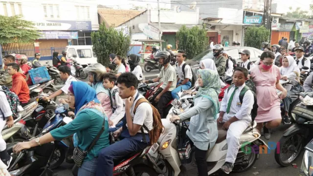 Hari Pertama Masuk Sekolah, Ciledug Alami Kemacetan - GenPI.co