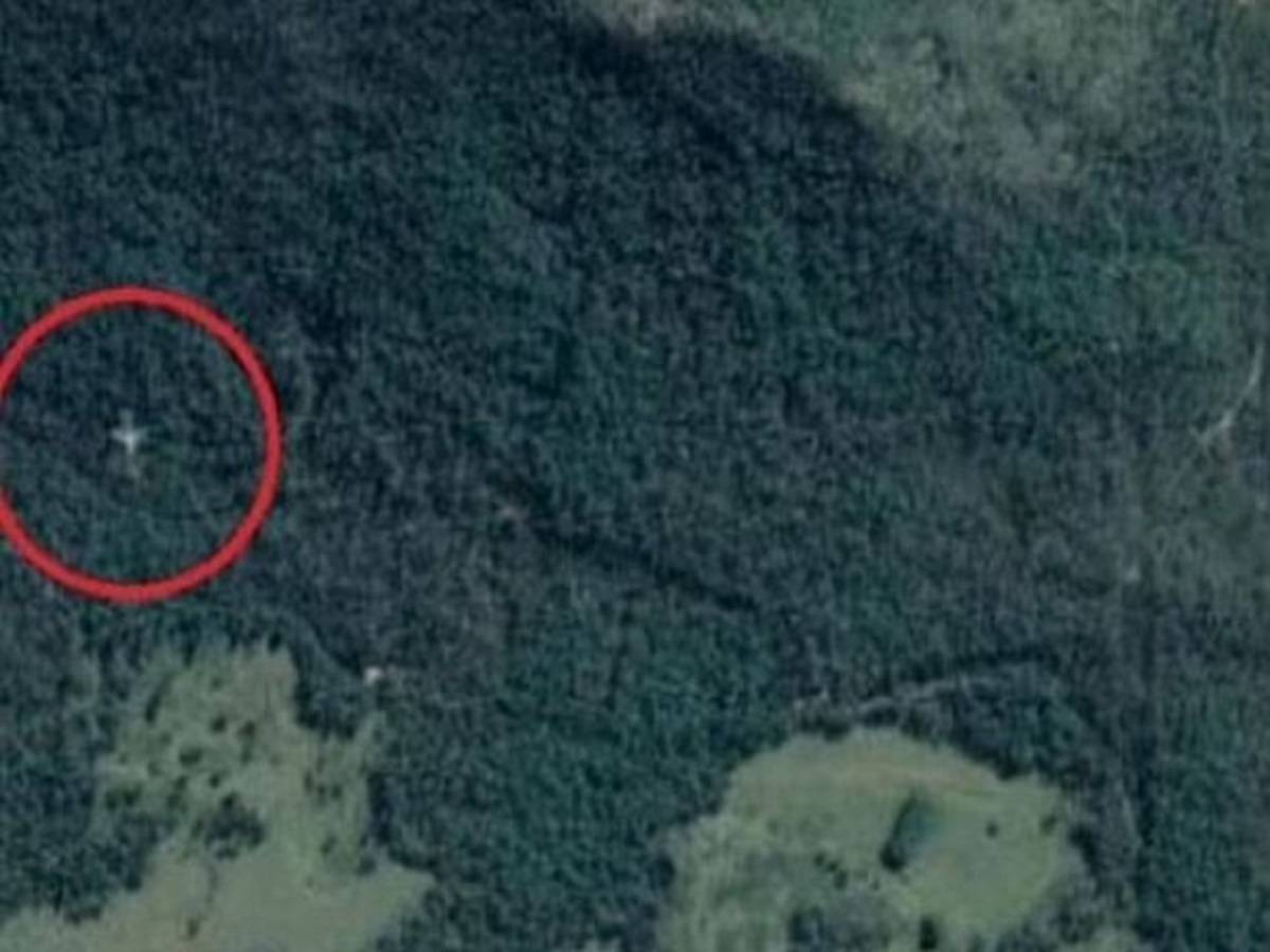 gambar-pesawat-hantu-muncul-di-google-maps-semua-bingung-genpi-co