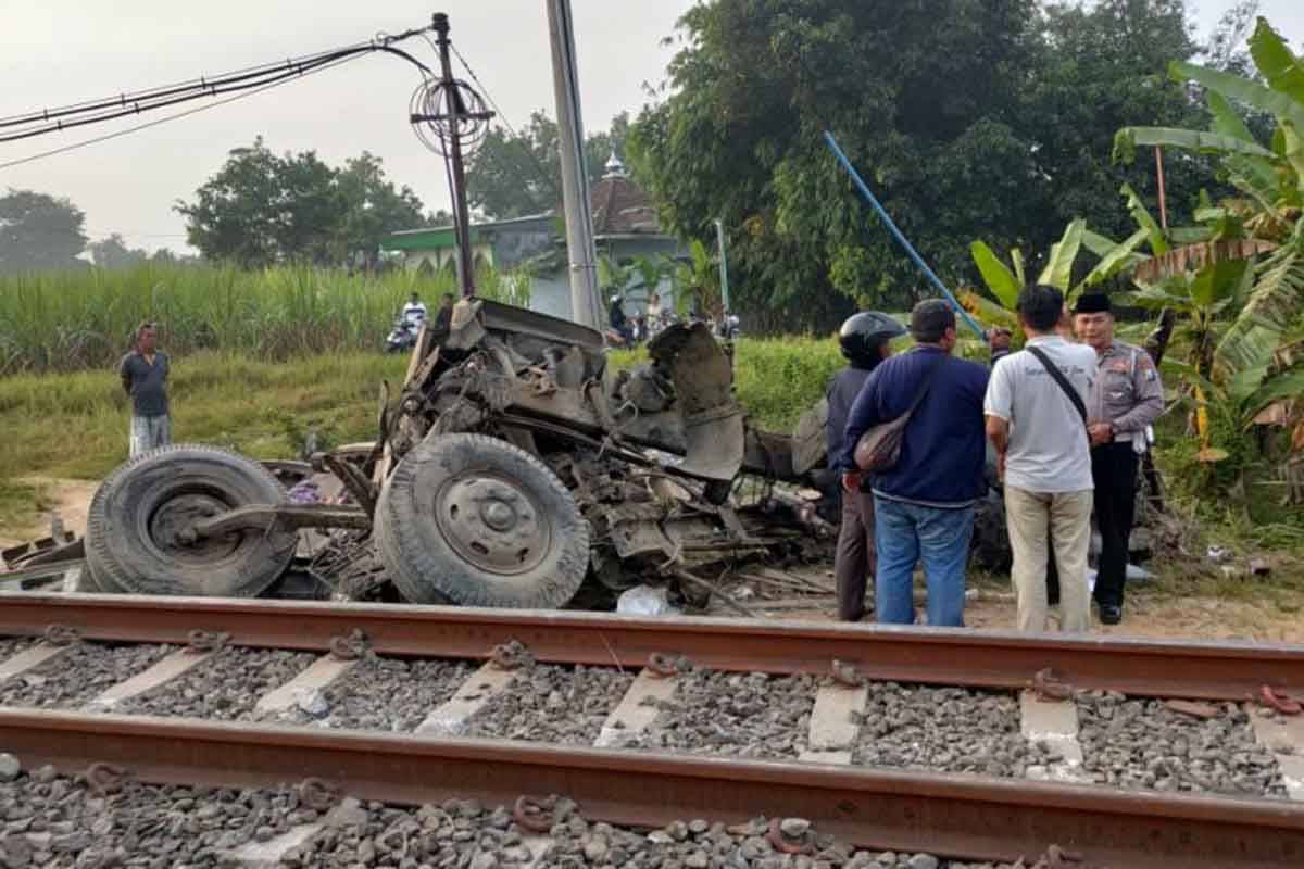 Kereta Api Turangga Alami Kecelakaan Dengan Truk Di Jombang