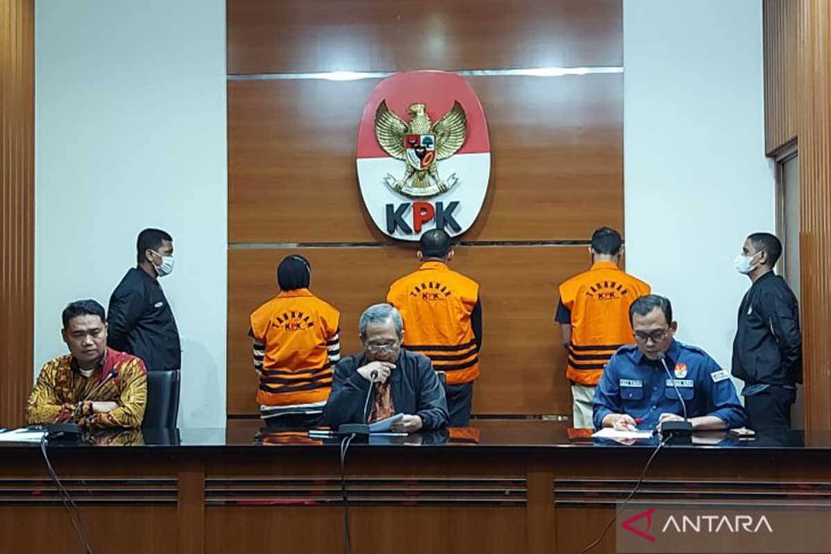 Kpk Tetapkan Bupati Meranti Muhammad Adil Tersangka Tersangkut 3 Kasus