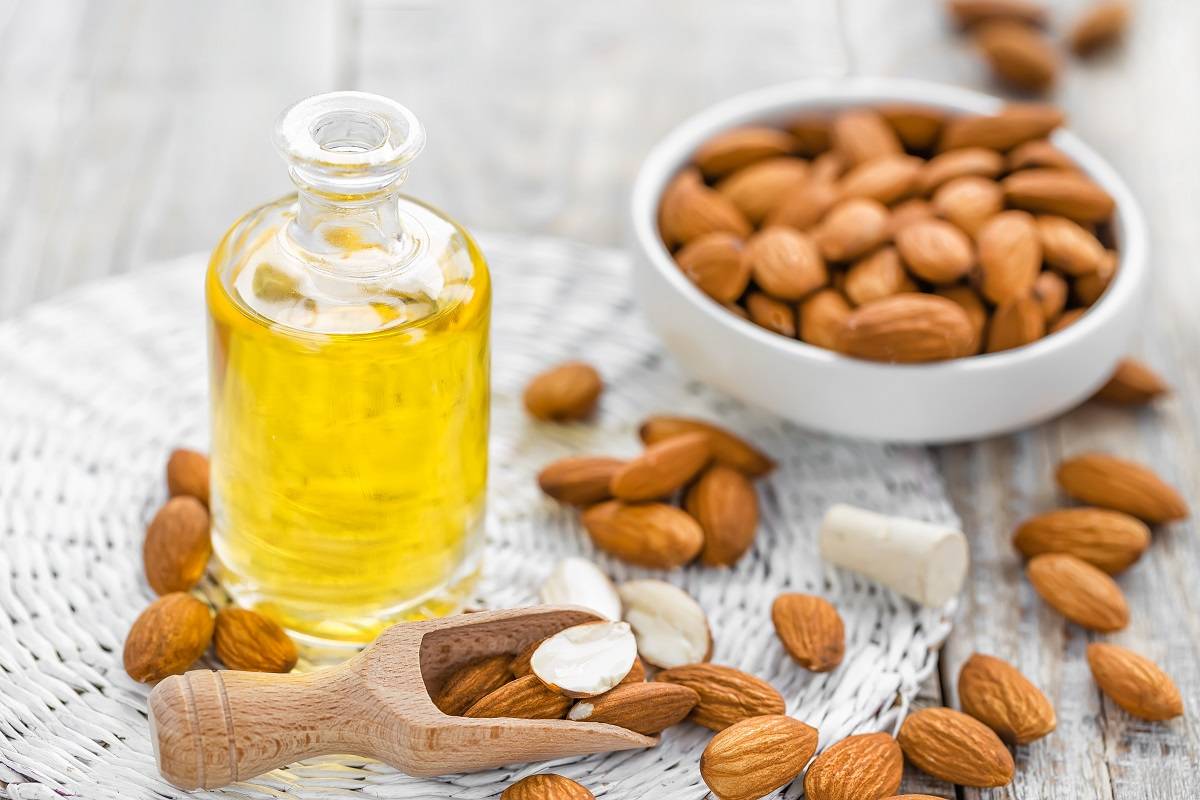 3 Cara Lezat dan Sehat Mengonsumsi Minyak Almond