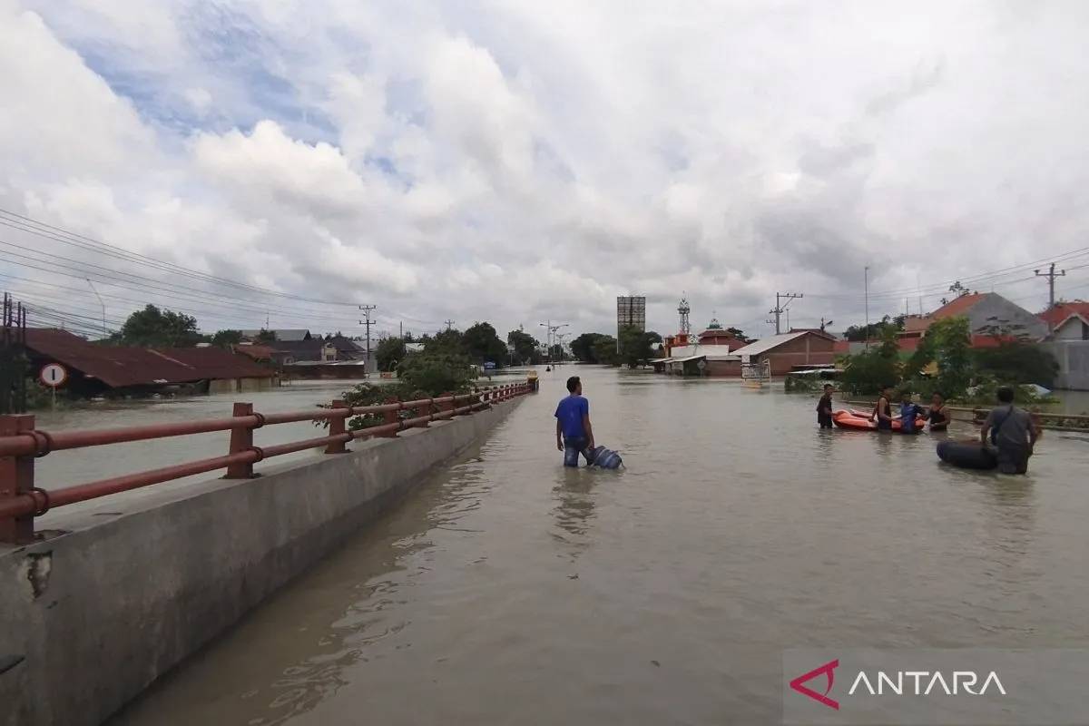 Tanggul Sungai Wulan Jebol, Jalur Demak- Kudus Terputus - GenPI.co