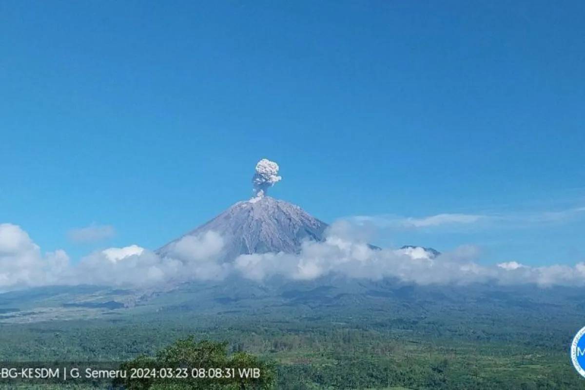 Tetap Waspada Gunung Semeru Erupsi Kali Dalam Waktu Jam Genpi Co