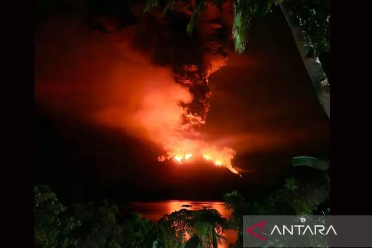 Gunung Ruang Meletus Warga Harus Mengungsi Genpi Co