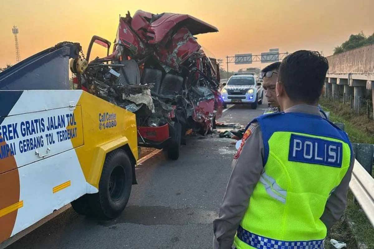 Polisi: 6 Orang Meninggal Dunia Dalam Kecelakaan Di Tol Solo-Ngawi ...