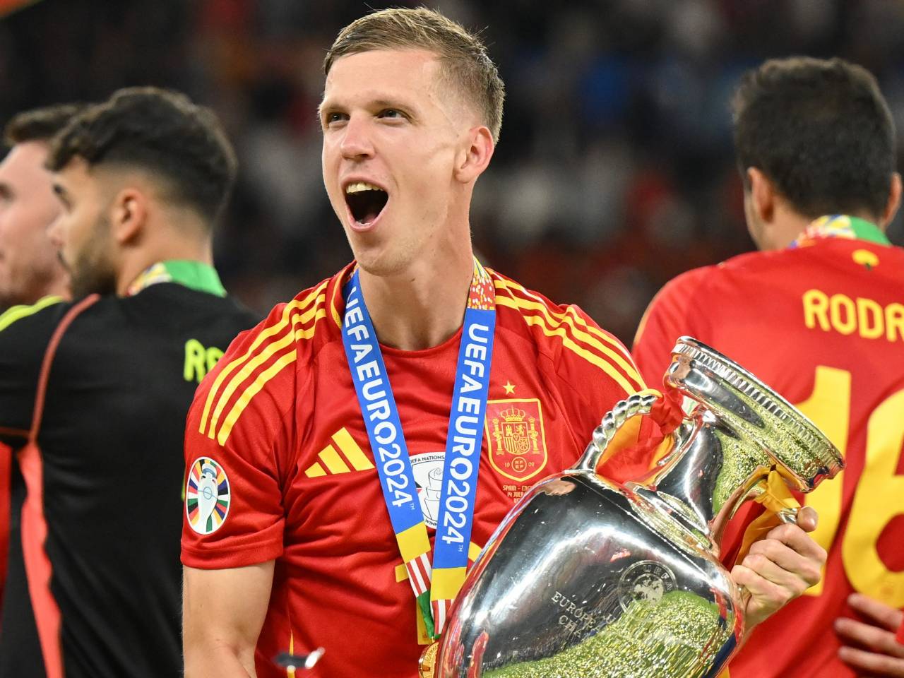 Tanda-tanda Dani Olmo Kian Dekat ke Manchester United