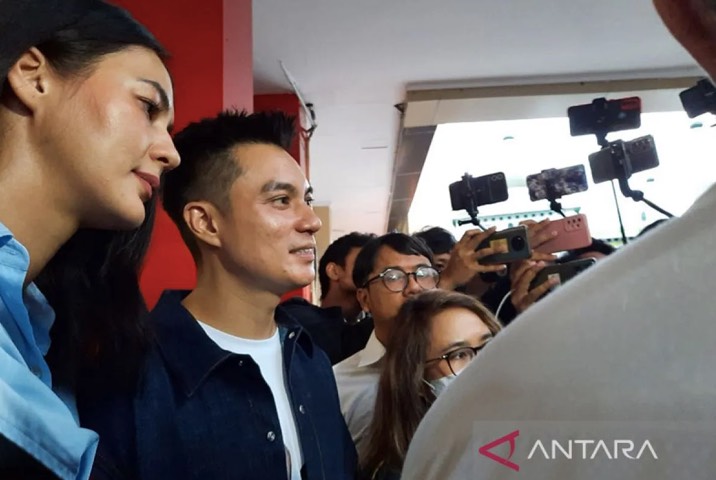 Baim Wong Lega Serahkan 40 Bukti saat Sidang Cerai