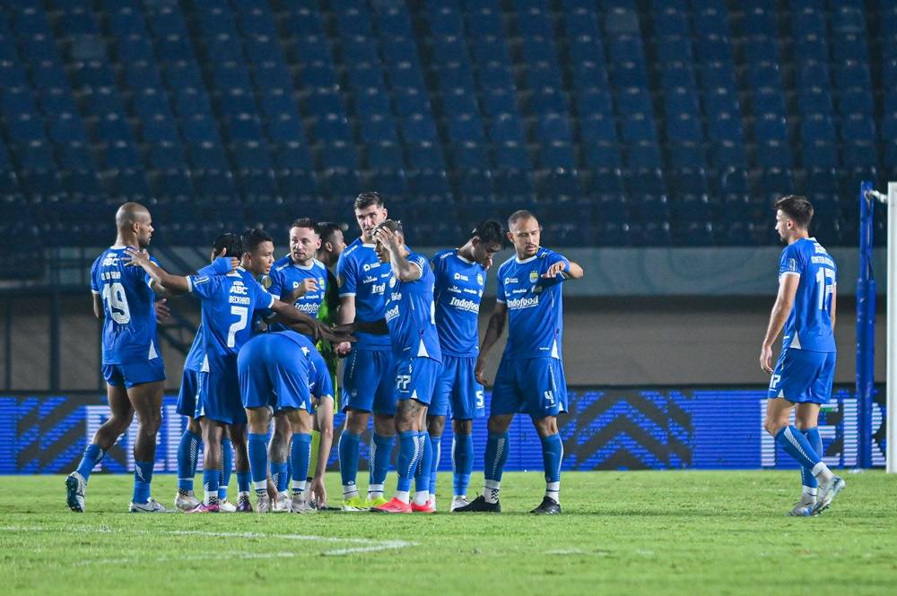 Persib Bandung Jalani Latihan Intensif, Pagi di Lapangan Sore di Gym