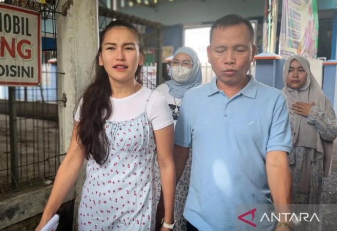 Larang Ayah Masuk Politik, Ayu Ting Ting: Sudah Tua, Nggak Usah Banyak Gaya