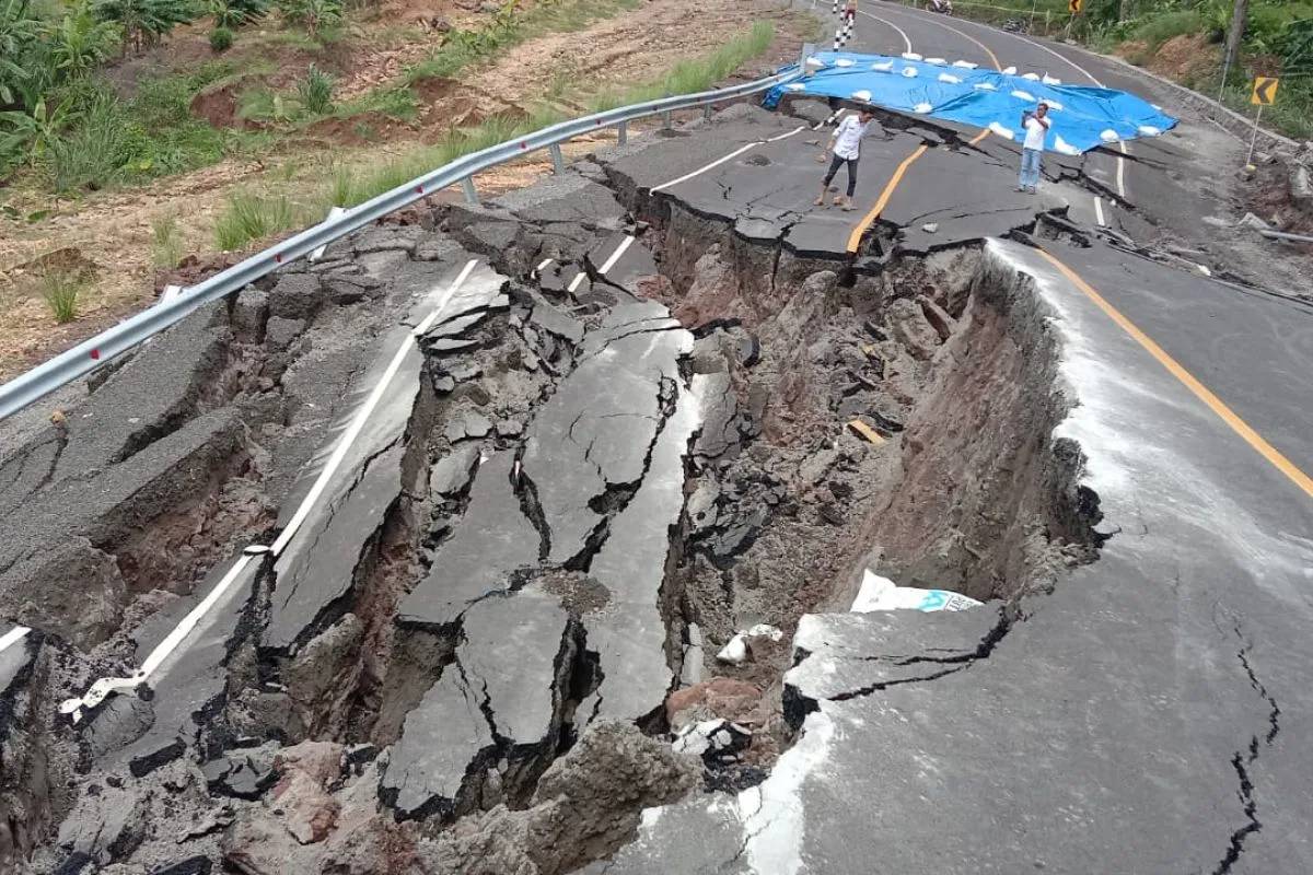 Longsor Akibat Hujan Deras, Jalur Lintas Selatan Kelok Sembilan Malang Terputus