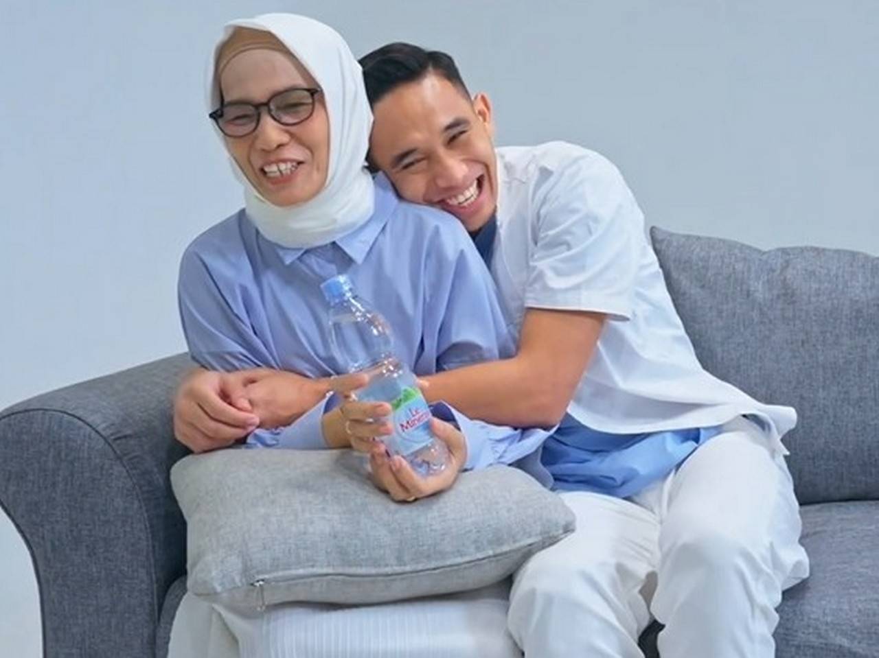 Gandeng Rizky Ridho, Le Minerale Gelar Kampanye untuk Hari Ibu