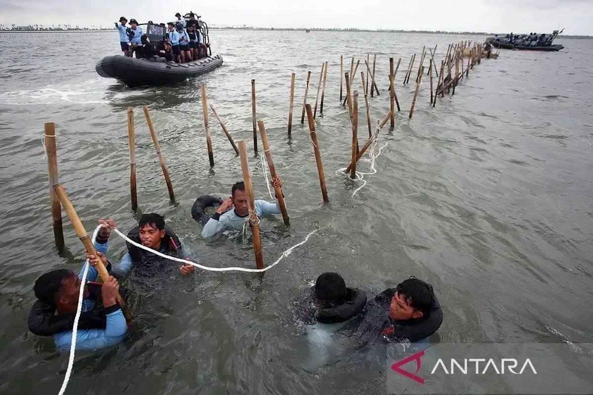 Diduga Palsukan SHGB dan SHM, Kades Kohod Jadi Tersangka Kasus Pagar Laut di Tangerang