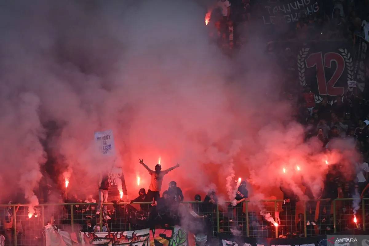 Persib Bandung Protes! Pemainnya Terluka Akibat Pelemparan, Keamanan Stadion Dipertanyakan