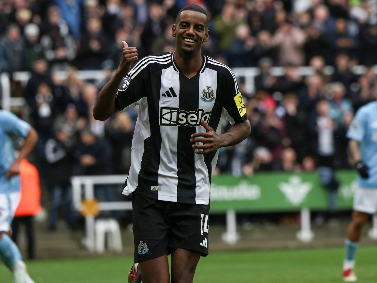 Newcastle United Bungkam Nottingham Forest, Alexander Isak Cetak Sejarah