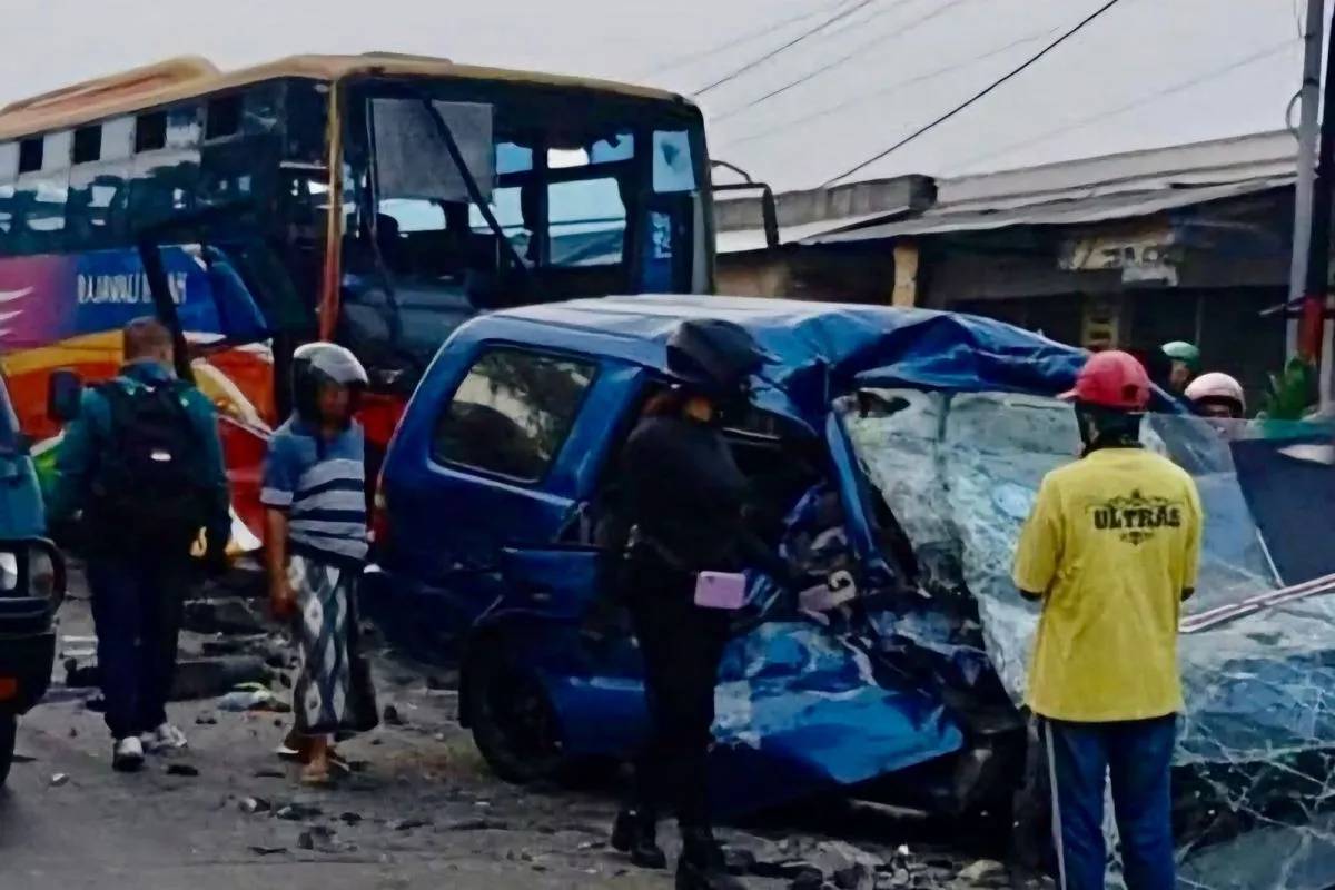 Kecelakaan Bus vs Mobil di Gresik, 7 Orang Meninggal