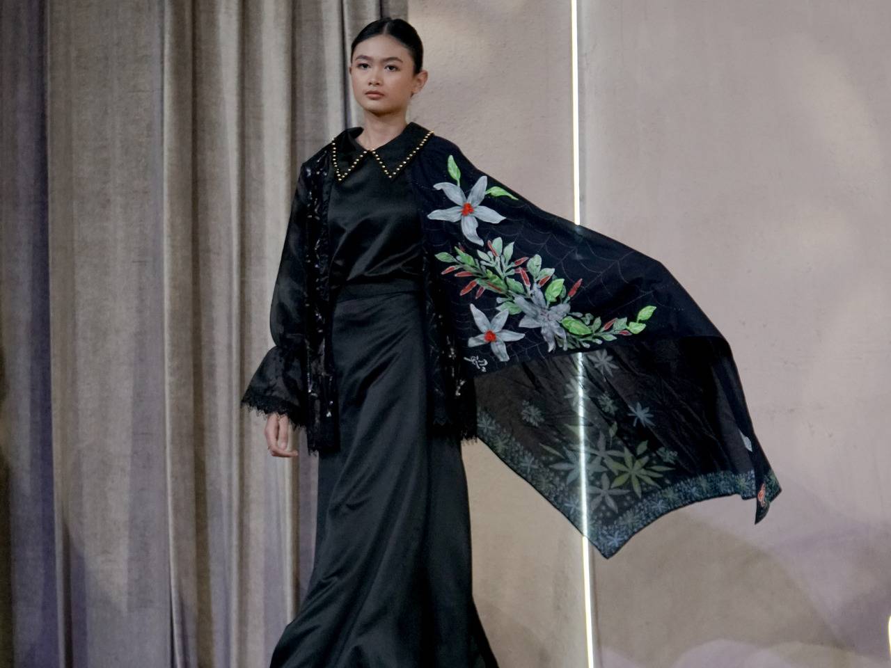 Motif Batik Daun Singkong dan Cabai Rawit Juara di Hijab Design Competition 2025