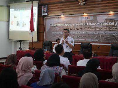 Direktur KAI Isi Kuliah Pakar di UNS Solo, Bahas Sejarah dan Kiprah Kereta Api