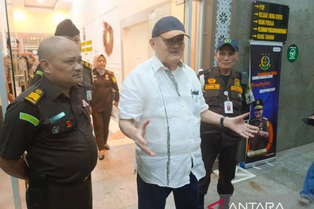 Kasus Korupsi Pasar Cinde, Alex Noerdin Diperiksa 12 Jam