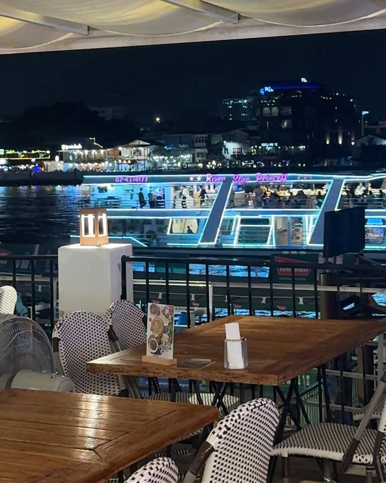 Restoran Savoey Tawarkan Pengalaman Menikmati Seafood Autentik Thailand di Jantung Bangkok