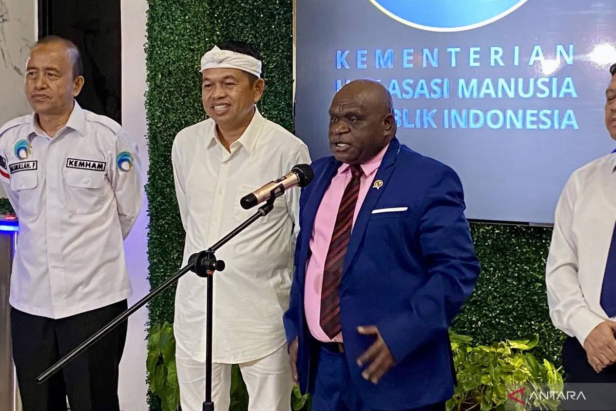 Menteri HAM Akan Usulkan Pendidikan Barak Militer ke Mendikdasmen