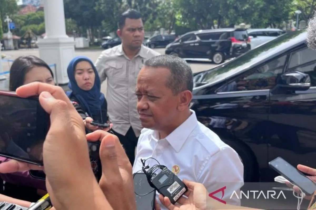 Rocky Gerung Usul Kabinet Dirombak, Jawaban Bahlil Lahadalia dan Airlangga Beda