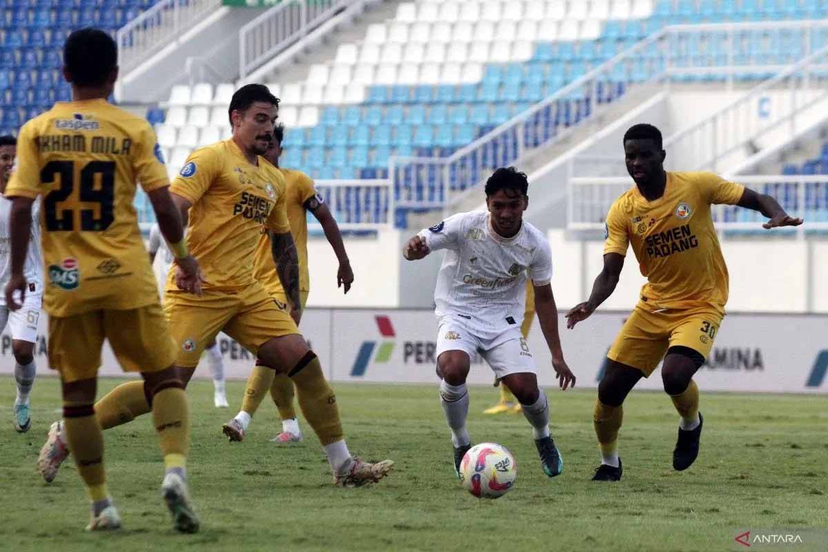 Semen Padang Bertahan, PSS Sleman dan Barito Putera Turun Kasta