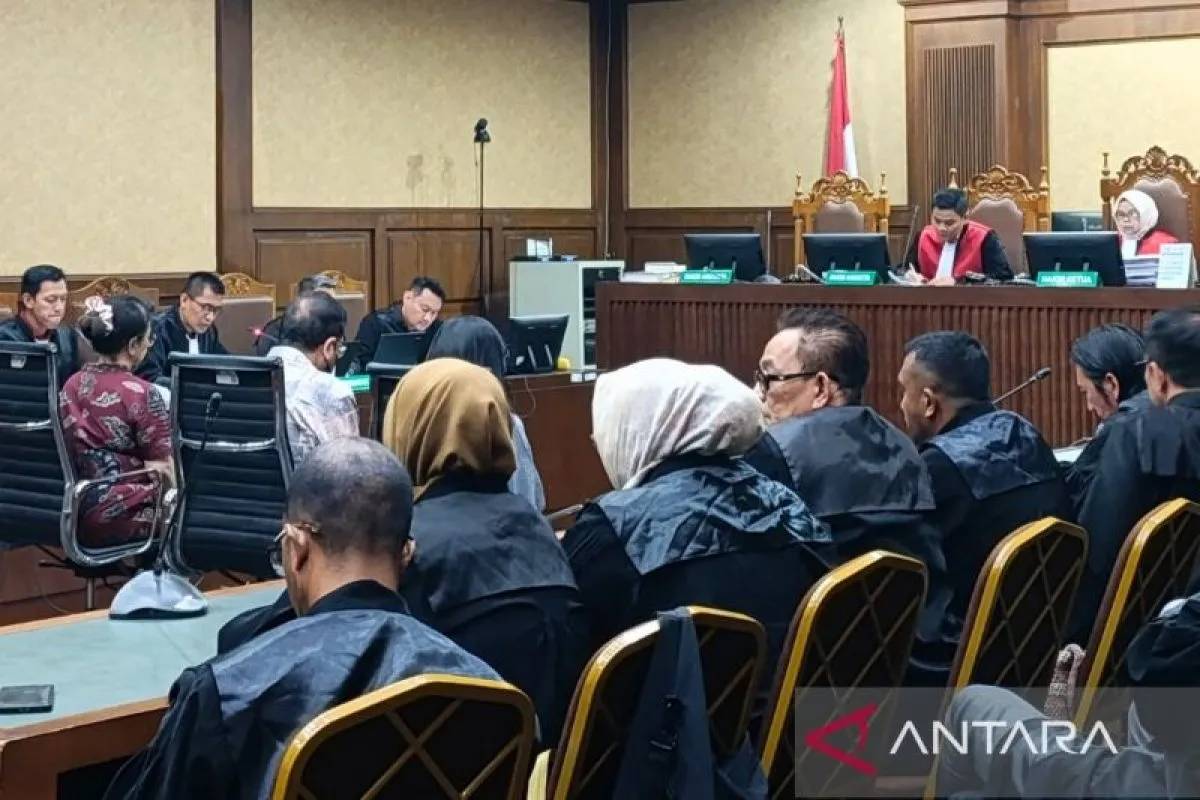 Didakwa Suap & Gratifikasi, Mantan Pejabat MA Zarof Ricar Dituntut 20 Tahun Penjara