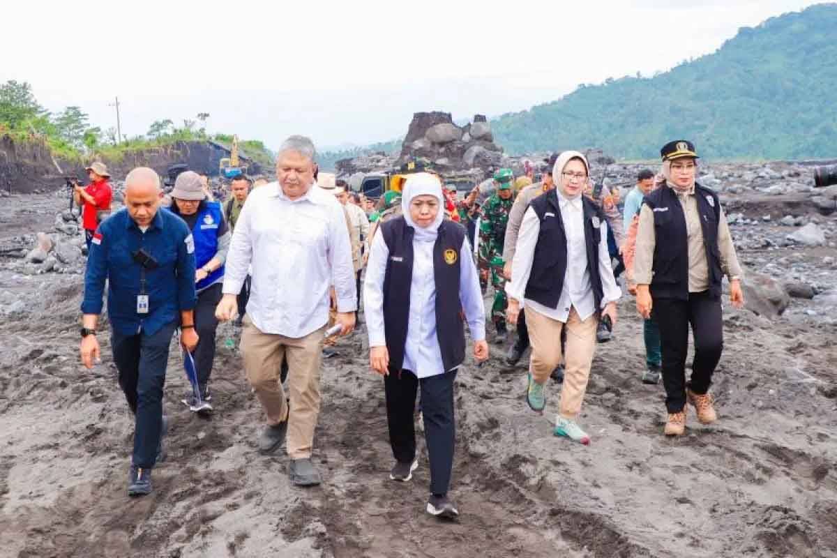 Tingkat Kepuasan Warga ke Khofifah Lebih Tinggi Dibanding Pramono Anung