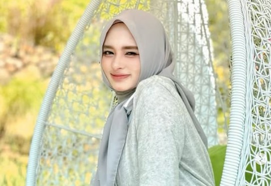 Inara Rusli Keluar dari Komunitas Pengajian, Alasannya Misterius