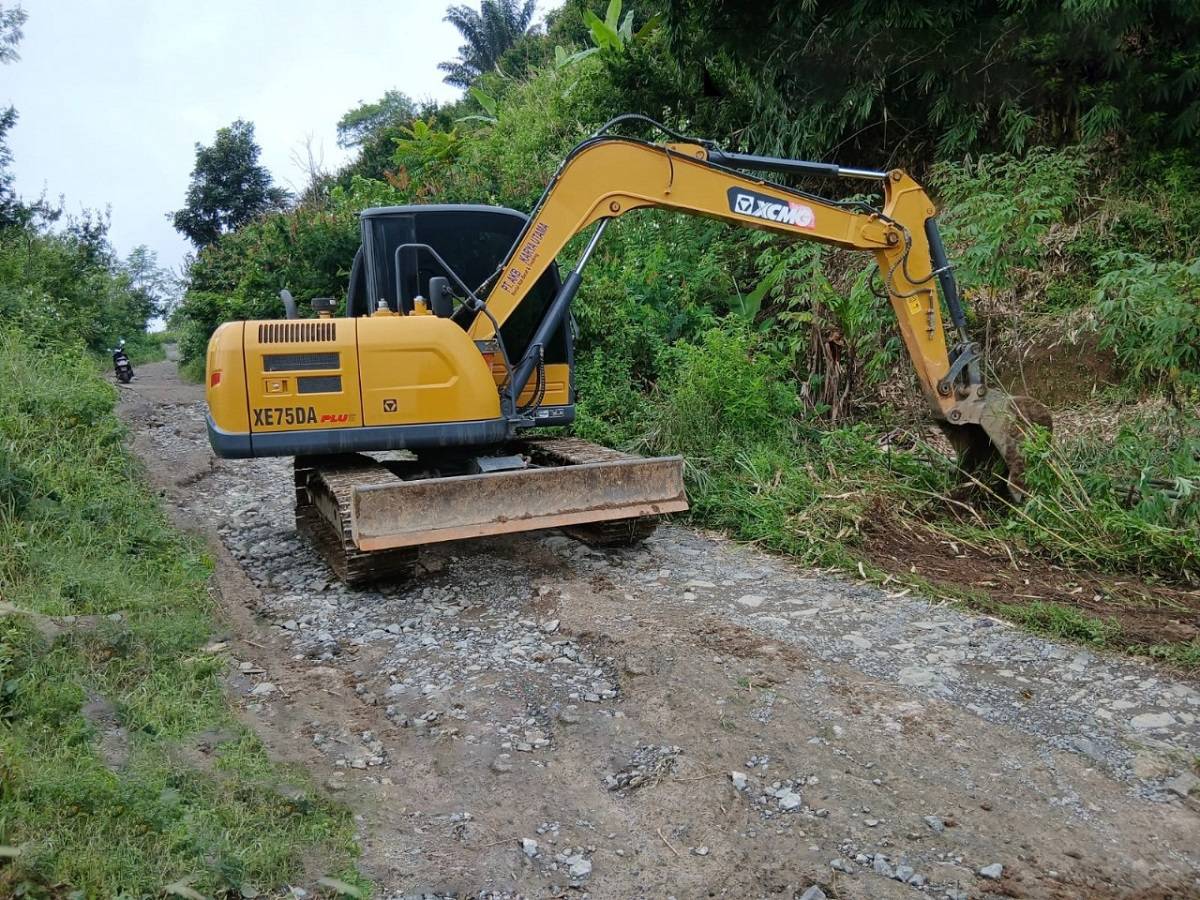 Sambut Hari Lahir Pancasila, PLN Perbaiki Jalan Rusak di Sekitar Proyek PLTA UCPS