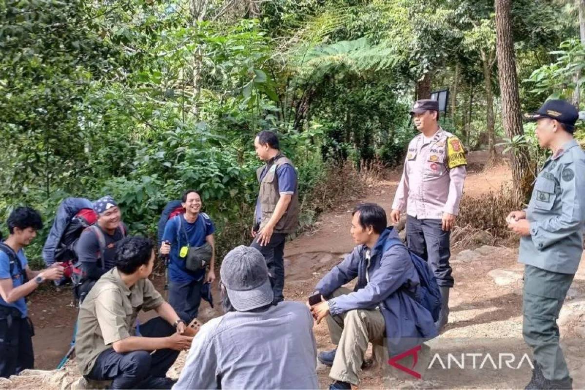Pendaki Gunung Gede Pangrango Wajib Punya Izin Resmi, Nekat Naik Bisa Dipaksa Turun