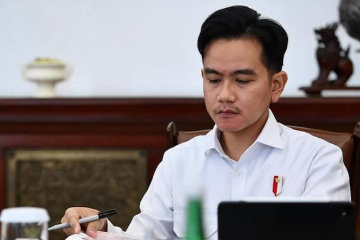 Gibran Rakabuming Raka Disebut Follow Akun Judi Online, Logis Dimakzulkan
