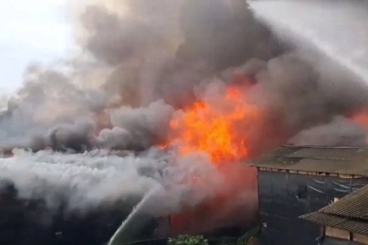 3.200 Jiwa Terdampak Kebakaran di Kapuk Muara, 450 Unit Rumah Hangus
