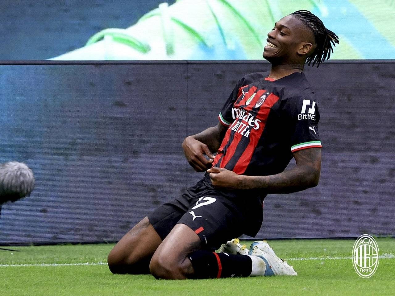 Inginkan Rafael Leao, Bayern Munchen Kirim Leroy Sane ke AC Milan
