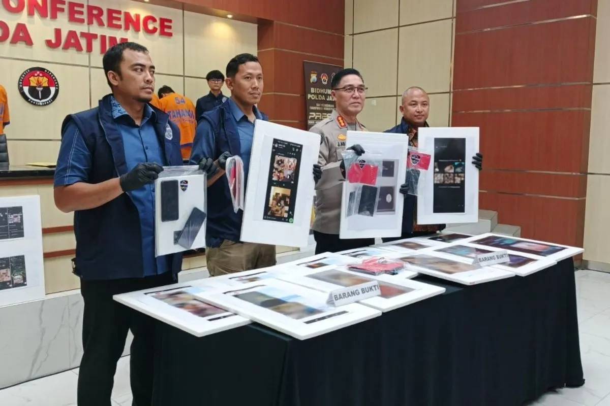 Sebar Konten Asusila, Admin dan Anggota Grup Gay di FB dan WA Ditangkap Polisi